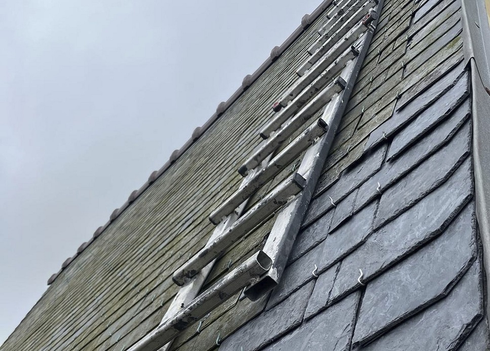 Intervention d'urgence couverture réalisée par professionnel à Carhaix-Plouguer