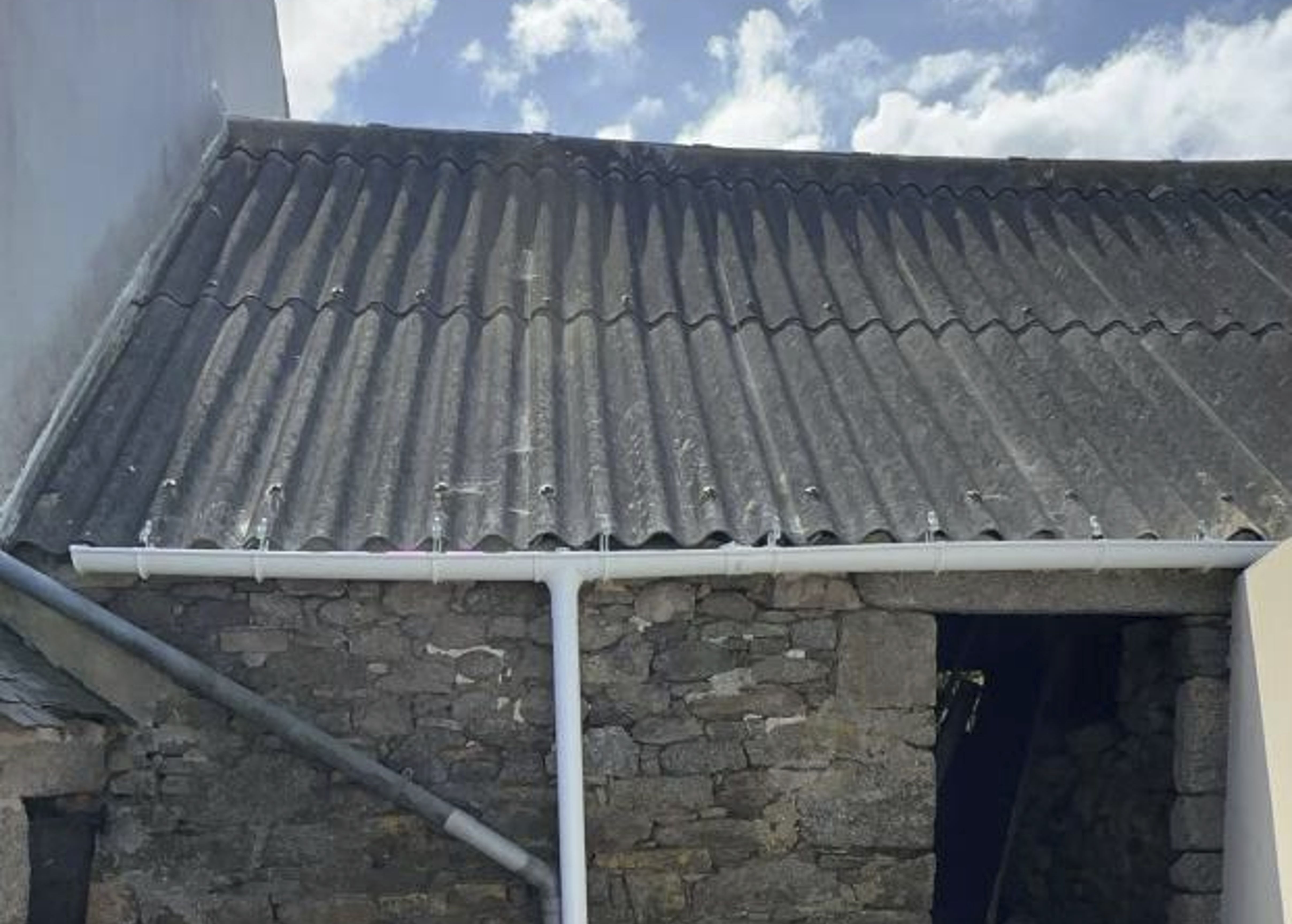 Remplacement gouttière professionnel couverture Carhaix-Plouguer